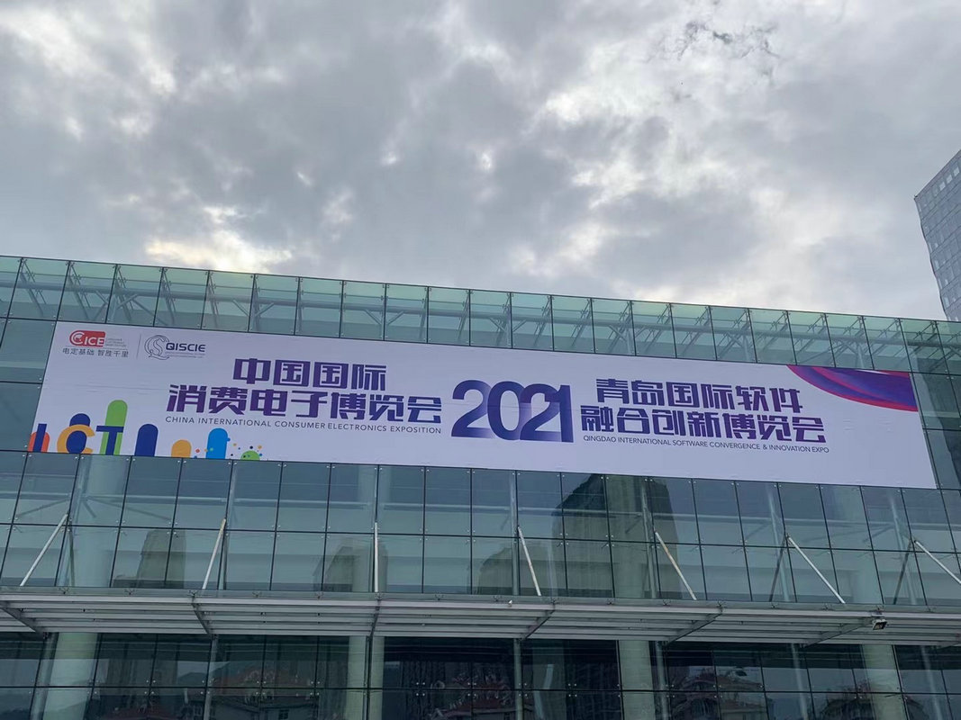 深圳高清櫥窗海報玻璃單透貼車身貼噴繪 戶外玻璃幕墻單面透光單孔透