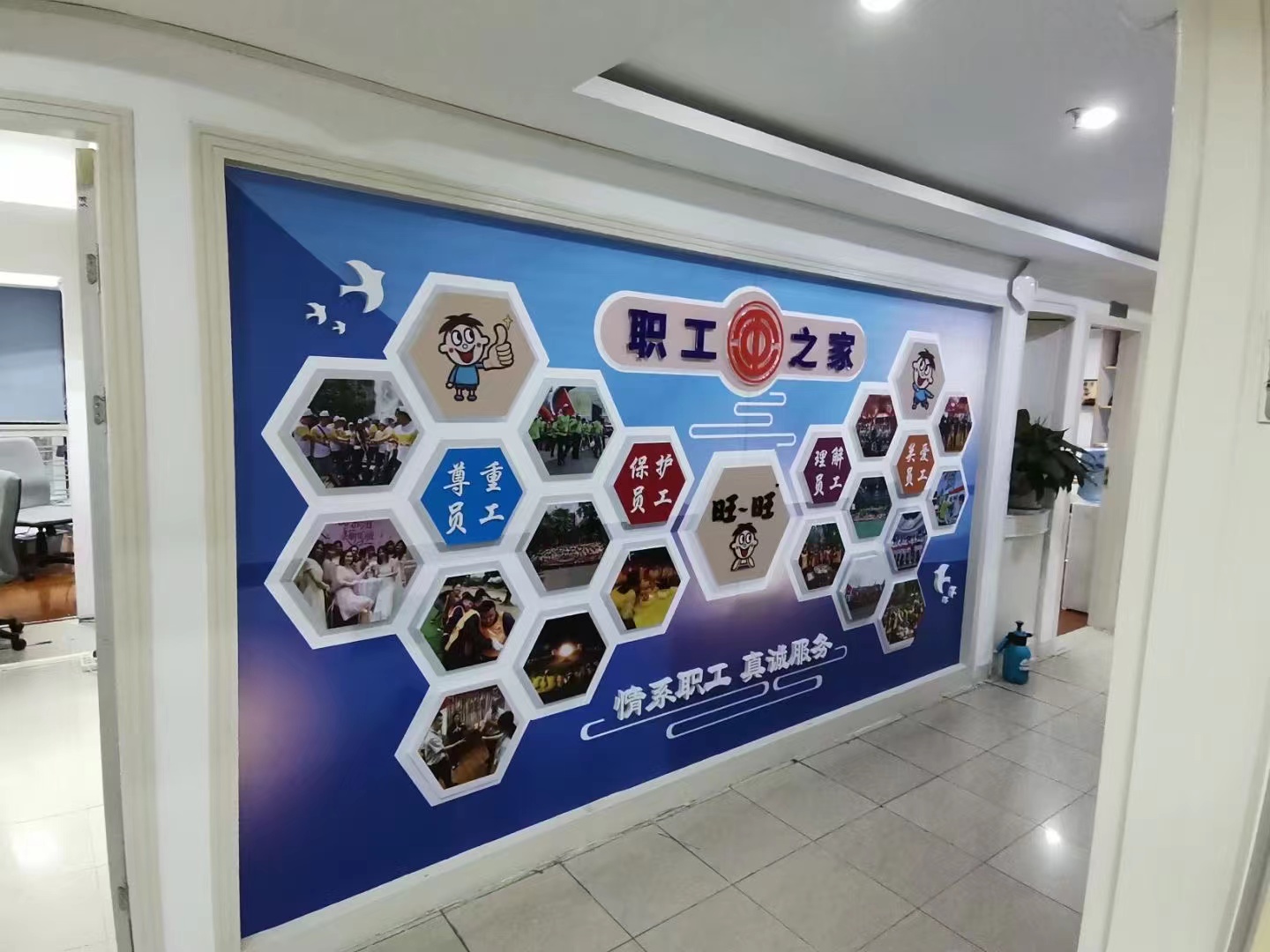 深圳利鑫廣告文化墻制作安裝--UV打印廣告標(biāo)識(shí)文化墻形象墻UV印刷 工廠級(jí)平面UV打印PVC異形雕刻
