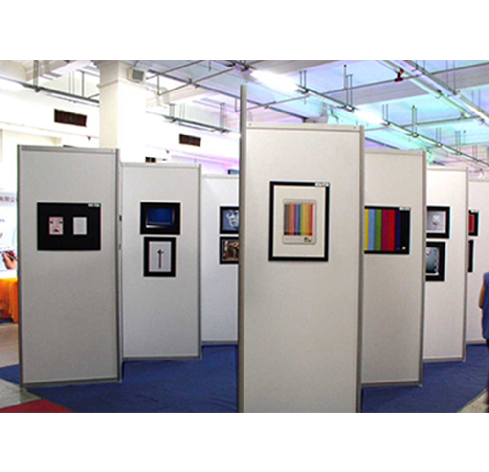 深圳展覽展板制作廠家——畫(huà)展展示架、廣告折疊屏風(fēng)展架、八棱柱展覽、畫(huà)廊校園掛畫(huà)、隔斷書(shū)畫(huà)展板