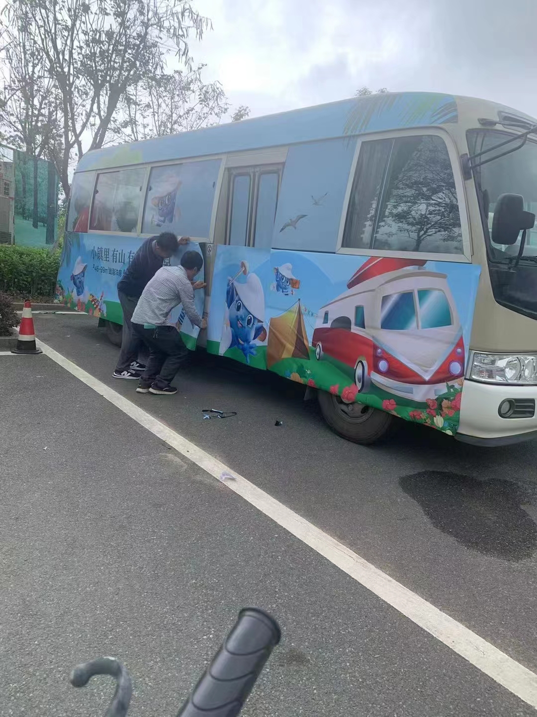 磁性車貼強(qiáng)磁車身定制、個(gè)性磁力磁吸廣告鉆石級反光車貼紙訂制